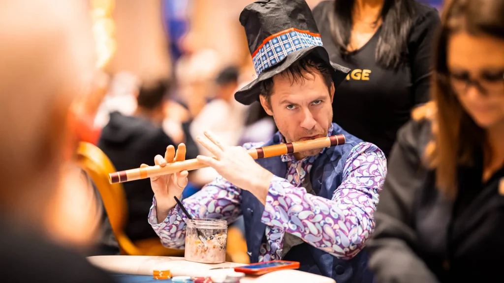 Jungleman throws cards